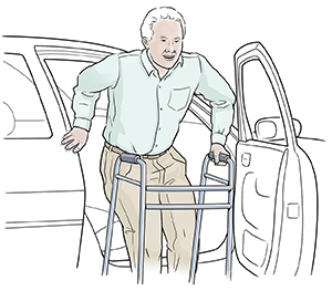 Hombre que usa un andador, preparándose para sentarse en el lado del acompañante del automóvil.