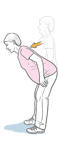 Mujer embarazada de pie haciendo un ejercicio de flexionar el cuerpo.